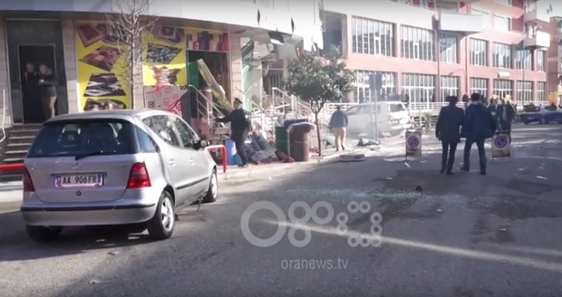 БОМБА ЗА БИЗНИСМЕНА: Снажна експлозија у Скадру, повређена и радница РТЦГ (ВИДЕО)